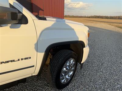 2016 GMC Sierra 2500 Denali - Photo 9 - Shirley, IN 47384