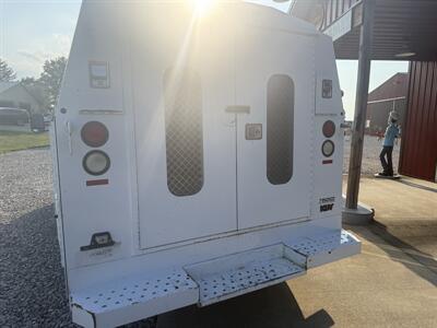 2014 Ford E-350 SD   - Photo 18 - Shirley, IN 47384