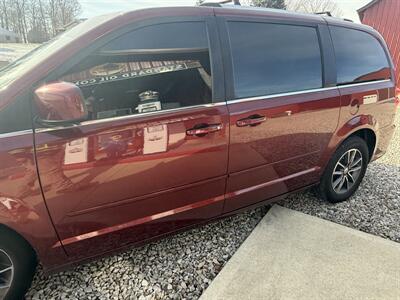 2017 Dodge Grand Caravan SXT   - Photo 5 - Maxwell, IN 46154