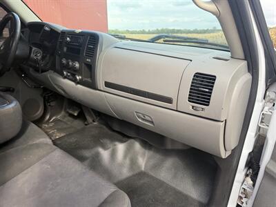 2011 Chevrolet Silverado 1500 Work Truck   - Photo 11 - Shirley, IN 47384