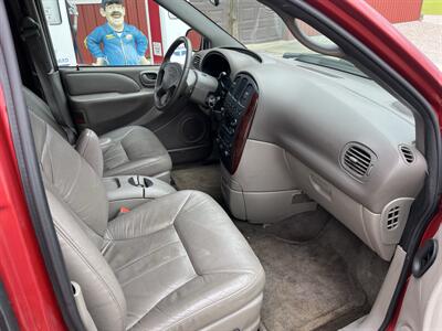 2001 Chrysler Town and Country LXi - Photo 5 - Shirley, IN 47384