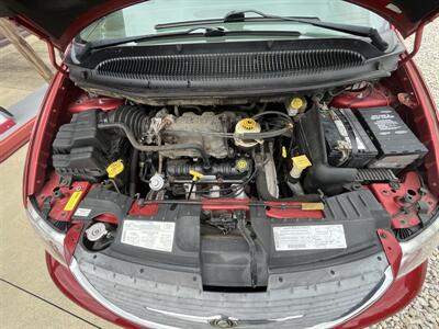 2001 Chrysler Town and Country LXi - Photo 14 - Shirley, IN 47384
