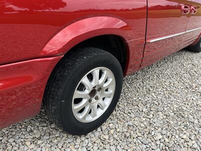 2001 Chrysler Town and Country LXi - Photo 4 - Shirley, IN 47384