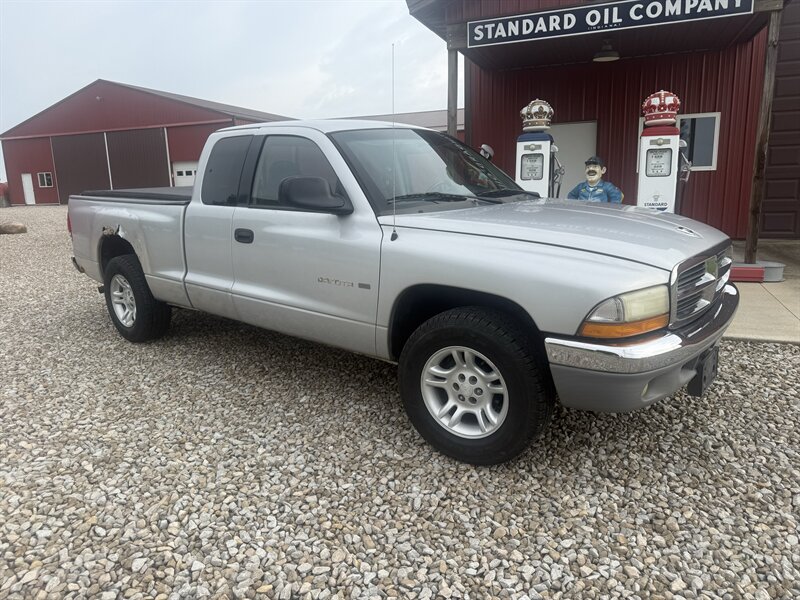 Bright Silver Metallic Clearcoat 2001 Dodge Dakota SLT Club Cab RWD Pickup Truck Rear-Wheel Drive 5-Speed Manual