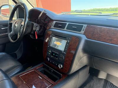 2013 Chevrolet Avalanche LTZ Black Diamond - Photo 14 - Shirley, IN 47384