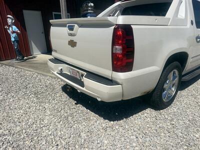 2013 Chevrolet Avalanche LTZ Black Diamond - Photo 4 - Shirley, IN 47384