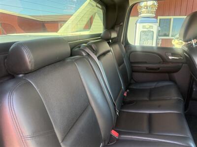 2013 Chevrolet Avalanche LTZ Black Diamond - Photo 9 - Shirley, IN 47384