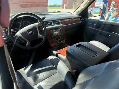 2013 Chevrolet Avalanche LTZ Black Diamond - Photo 30 - Shirley, IN 47384