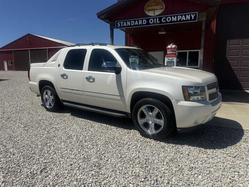2013 Chevrolet Avalanche LTZ Black Diamond Edition 4WD