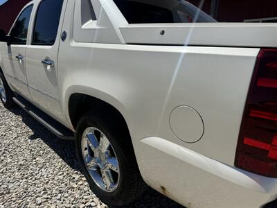 2013 Chevrolet Avalanche LTZ Black Diamond - Photo 23 - Shirley, IN 47384