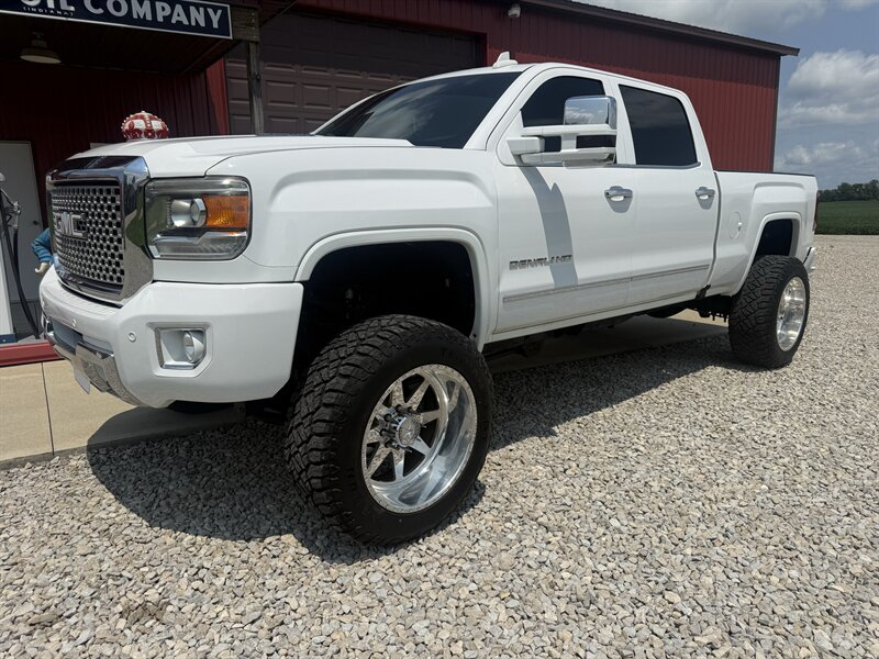2016 GMC Sierra 2500HD Denali   - Photo 1 - Shirley, IN 47384
