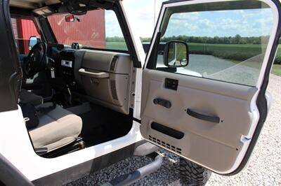 2006 Jeep Wrangler SE SE 2dr SUV   - Photo 23 - Maxwell, IN 46154