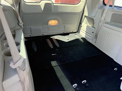 2011 Chrysler Town and Country Touring-L - Photo 6 - Shirley, IN 47384