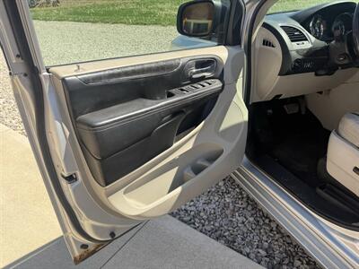 2011 Chrysler Town and Country Touring-L - Photo 25 - Shirley, IN 47384
