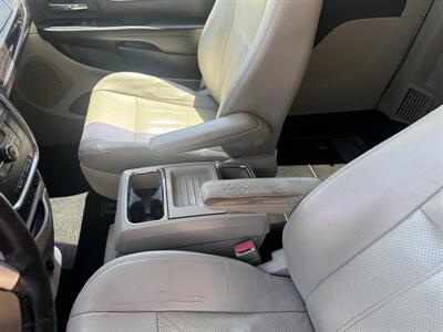 2011 Chrysler Town and Country Touring-L - Photo 24 - Shirley, IN 47384