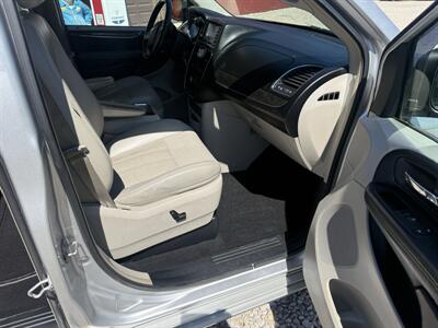 2011 Chrysler Town and Country Touring-L - Photo 12 - Shirley, IN 47384