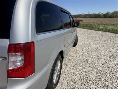 2011 Chrysler Town and Country Touring-L - Photo 5 - Shirley, IN 47384