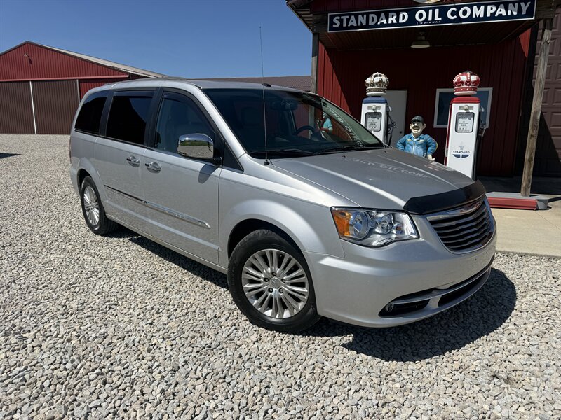 2011 Chrysler Town & Country Touring-L's photo