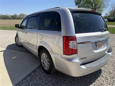 2011 Chrysler Town and Country Touring-L - Photo 21 - Shirley, IN 47384