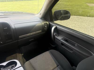 2011 Chevrolet Silverado 1500 LT - Photo 16 - Shirley, IN 47384