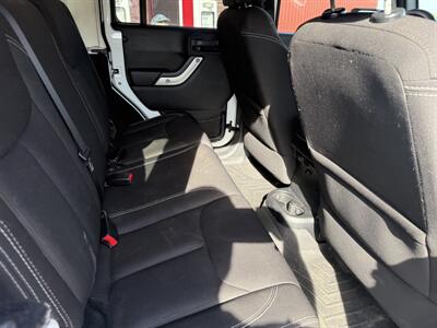 2015 Jeep Wrangler Unlimited Rubicon   - Photo 6 - Shirley, IN 47384