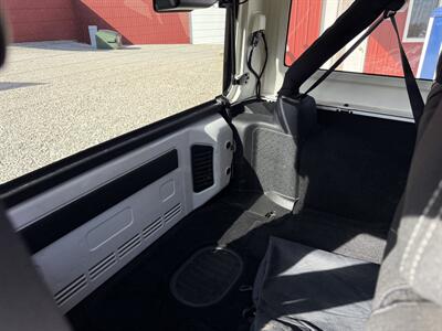 2015 Jeep Wrangler Unlimited Rubicon   - Photo 10 - Shirley, IN 47384