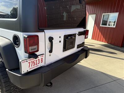 2015 Jeep Wrangler Unlimited Rubicon   - Photo 15 - Shirley, IN 47384