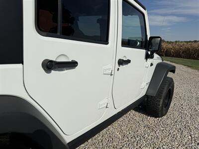 2015 Jeep Wrangler Unlimited Rubicon   - Photo 5 - Shirley, IN 47384