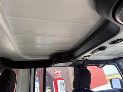 2015 Jeep Wrangler Unlimited Rubicon   - Photo 11 - Shirley, IN 47384