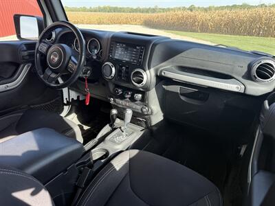 2015 Jeep Wrangler Unlimited Rubicon   - Photo 7 - Shirley, IN 47384