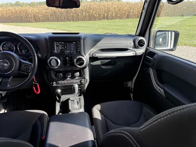 2015 Jeep Wrangler Unlimited Rubicon   - Photo 9 - Shirley, IN 47384