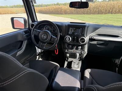 2015 Jeep Wrangler Unlimited Rubicon   - Photo 8 - Shirley, IN 47384
