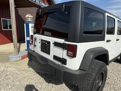 2015 Jeep Wrangler Unlimited Rubicon   - Photo 3 - Shirley, IN 47384