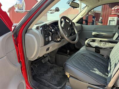 2009 Chevrolet Silverado 2500 Work Truck   - Photo 11 - Shirley, IN 47384