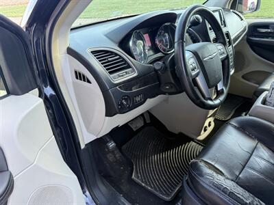 2011 Chrysler Town & Country Touring-L   - Photo 16 - Shirley, IN 47384