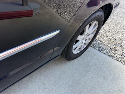2011 Chrysler Town & Country Touring-L   - Photo 14 - Shirley, IN 47384
