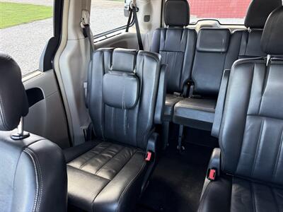 2011 Chrysler Town & Country Touring-L   - Photo 17 - Shirley, IN 47384