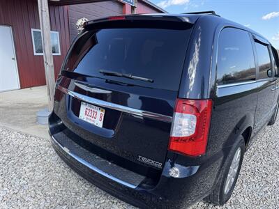 2011 Chrysler Town & Country Touring-L   - Photo 4 - Shirley, IN 47384