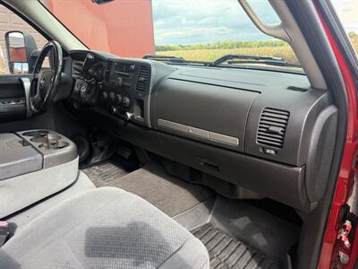 2008 GMC Sierra 2500 Work Truck   - Photo 18 - Shirley, IN 47384