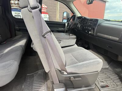 2008 GMC Sierra 2500 Work Truck   - Photo 17 - Shirley, IN 47384