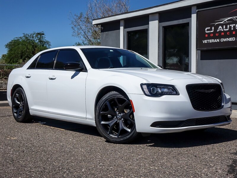 Bright White Clear Coat 2022 Chrysler 300 Sedan Rear-Wheel Drive Automatic