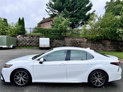 2021 Toyota Camry SE   - Photo 8 - Manassas, VA 20110