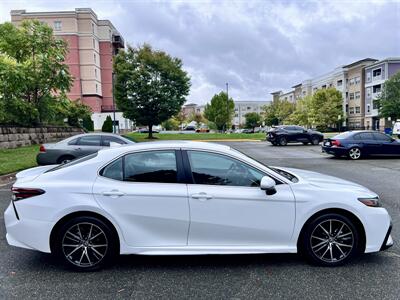 2021 Toyota Camry SE   - Photo 4 - Manassas, VA 20110