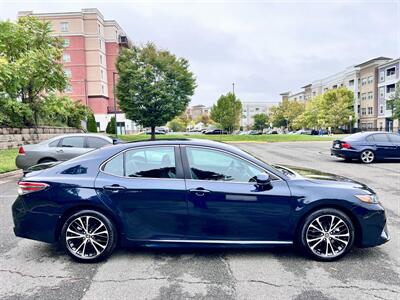 2020 Toyota Camry SE   - Photo 4 - Manassas, VA 20110