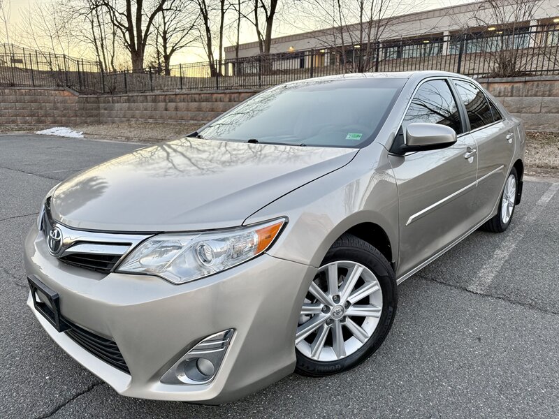 2014 Toyota Camry SE V6  