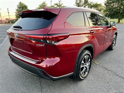 2020 Toyota Highlander Hybrid XLE   - Photo 8 - Manassas, VA 20110