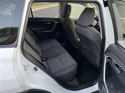 2019 Toyota RAV4 XLE   - Photo 16 - Manassas, VA 20110