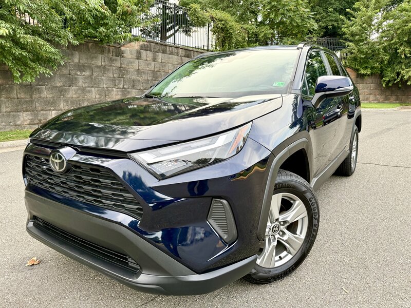2023 Toyota RAV4 XLE - Photo 1 - Manassas, VA 20110