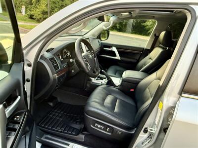 2017 Toyota Land Cruiser Luxury   - Photo 14 - Manassas, VA 20110
