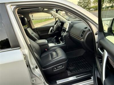 2017 Toyota Land Cruiser Luxury   - Photo 16 - Manassas, VA 20110
